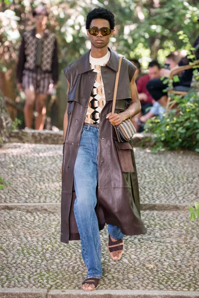 Look 50